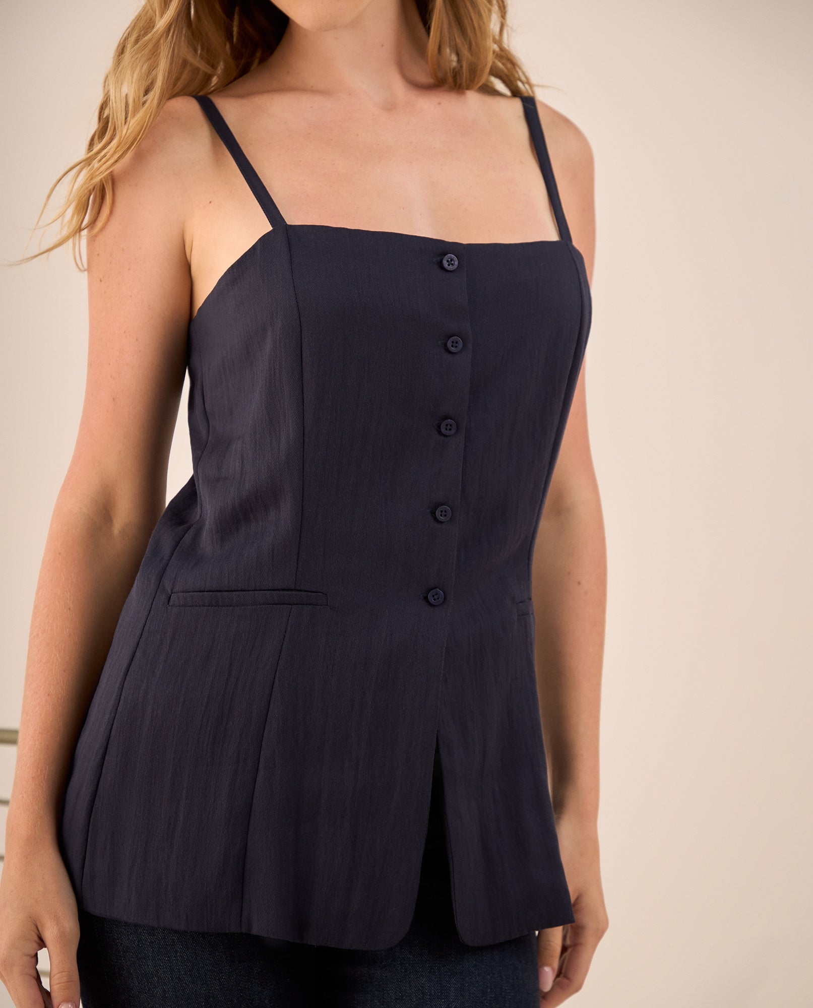 Top Azul con Tirantes y Corte Peplum - Azul 34_419G009_AZU193924_3