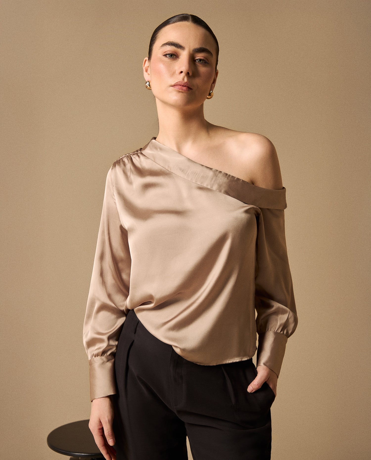 Camisa Asimétrica Verde Off-Shoulder - Verde