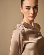 Camisa Asimétrica Verde Off-Shoulder - Verde
