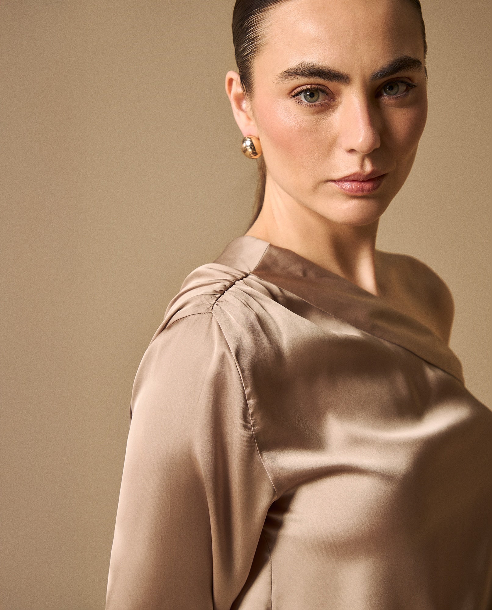 Camisa Asimétrica Verde Off-Shoulder - Verde 34_419G029_VER170510_3