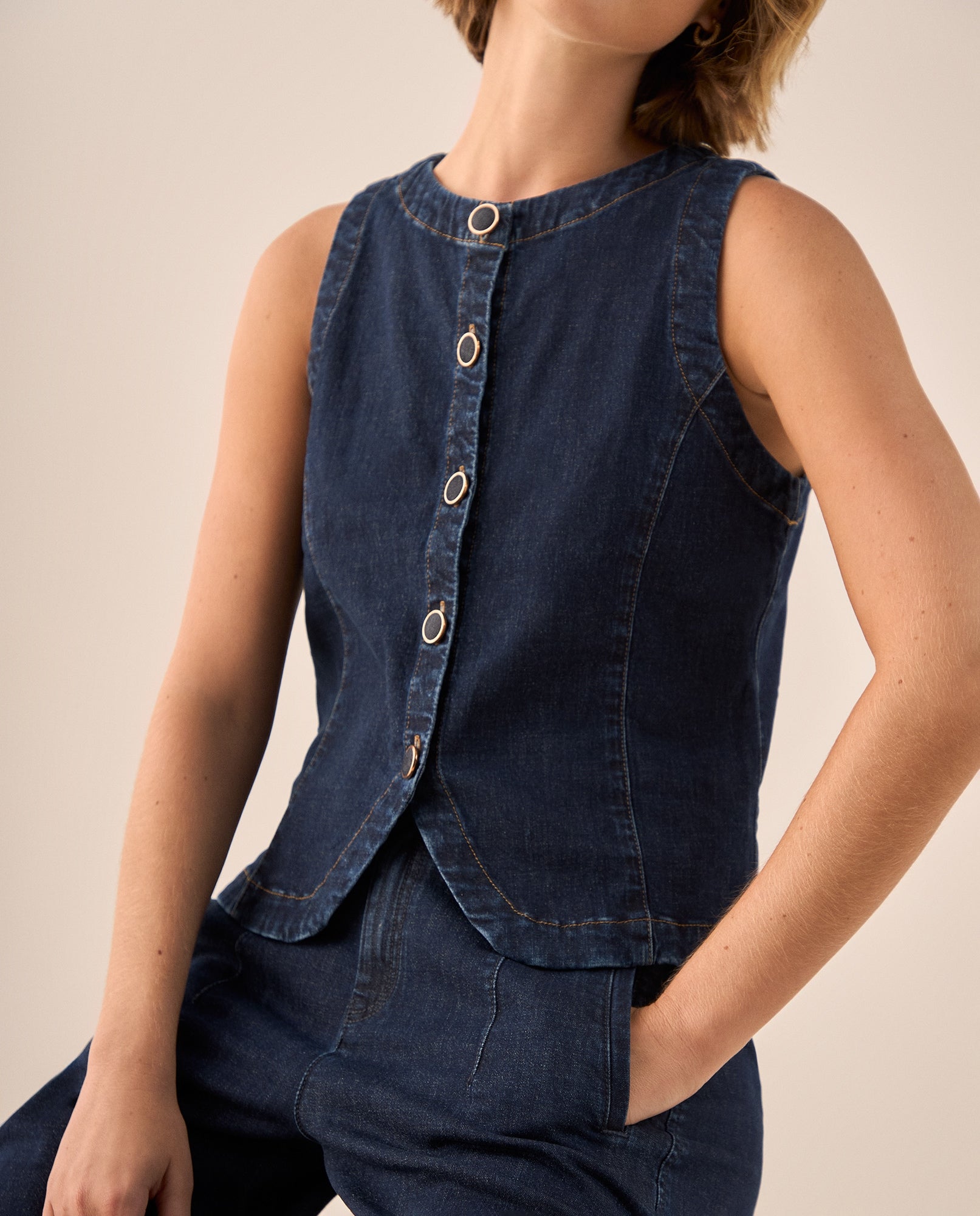 Camisa Denim Sin Mangas con Botones Ovalados - Azul 34_419G045_AZU193933_3