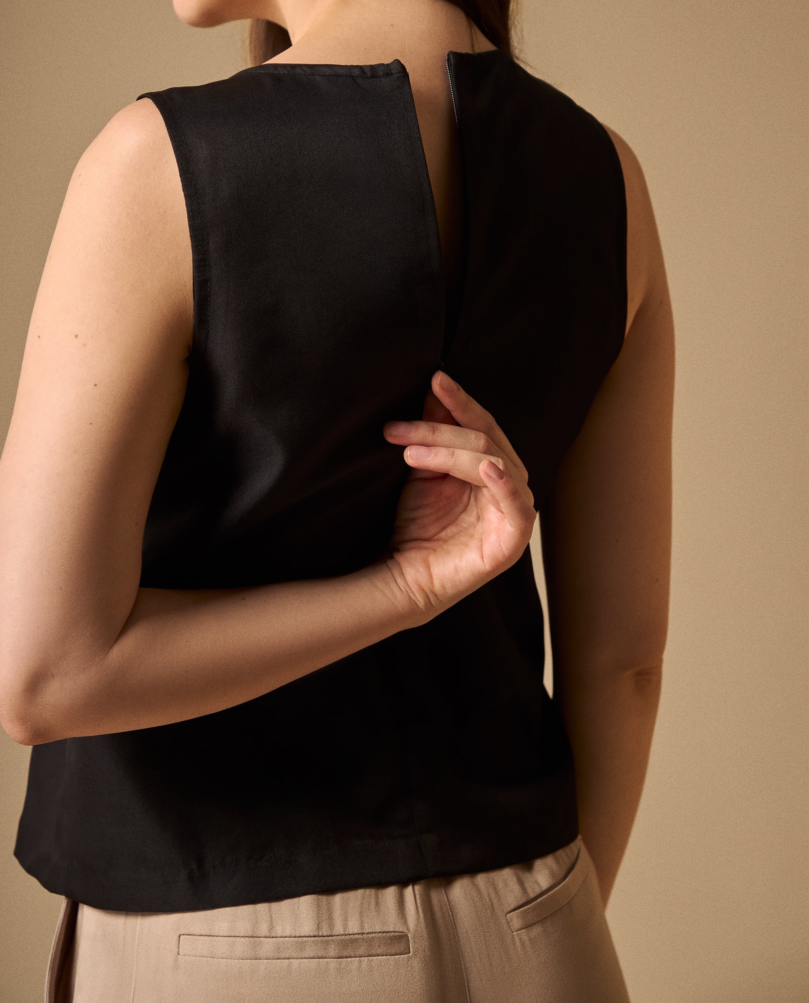 Blusa Negra con Aplicaciones Brillantes - Negro 34_419G223_NEG193909_5