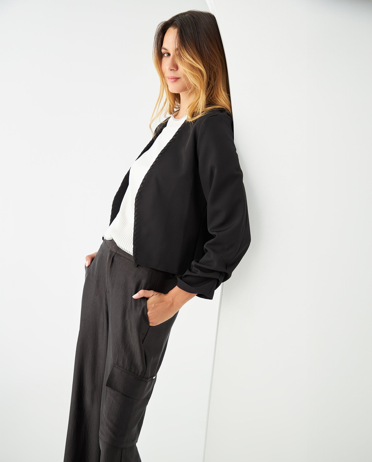 Blazer con detalles bordados para mujer - Negro