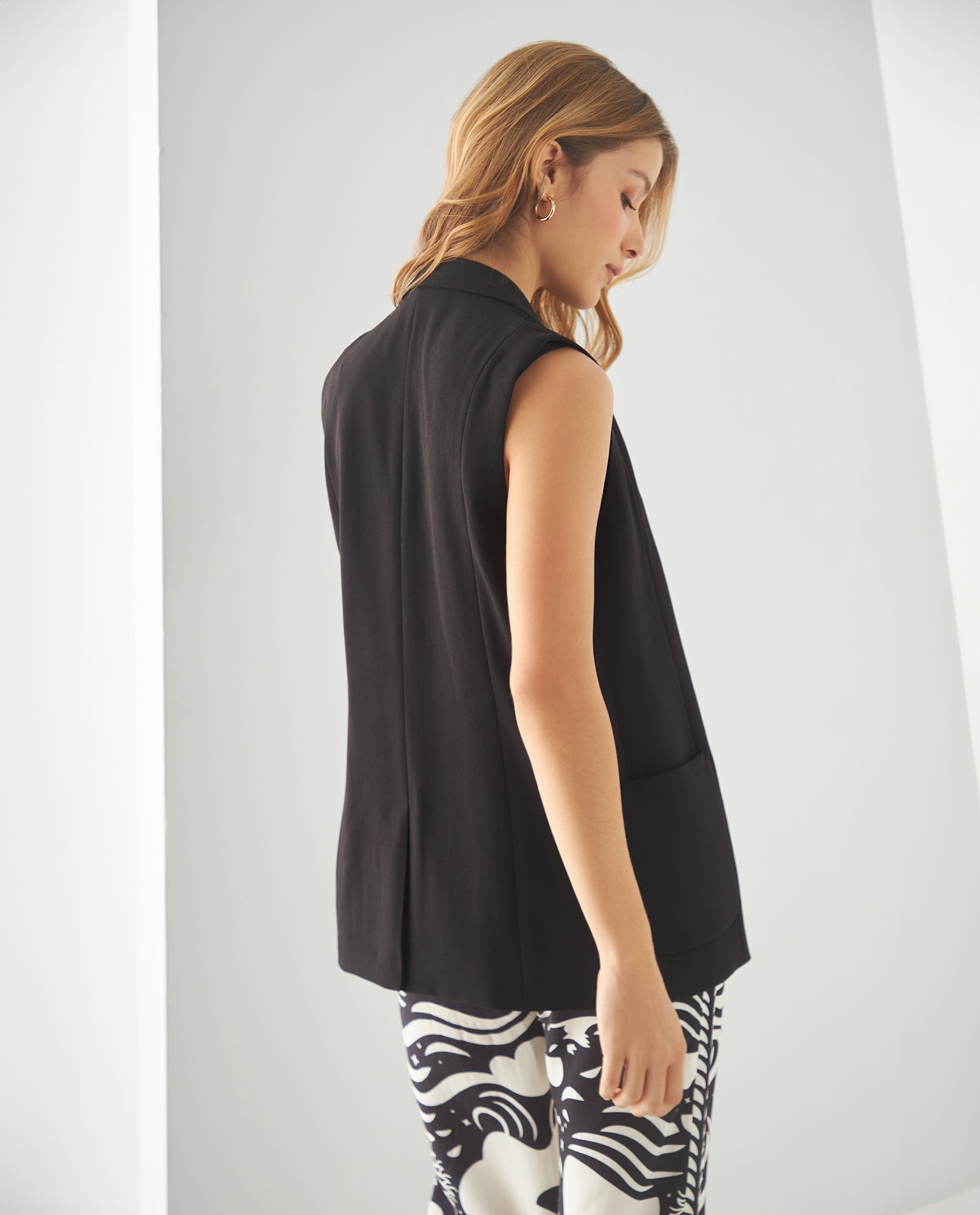 Chaleco tipo blazer para mujer - Negro 34_422F209_NEG193909_4