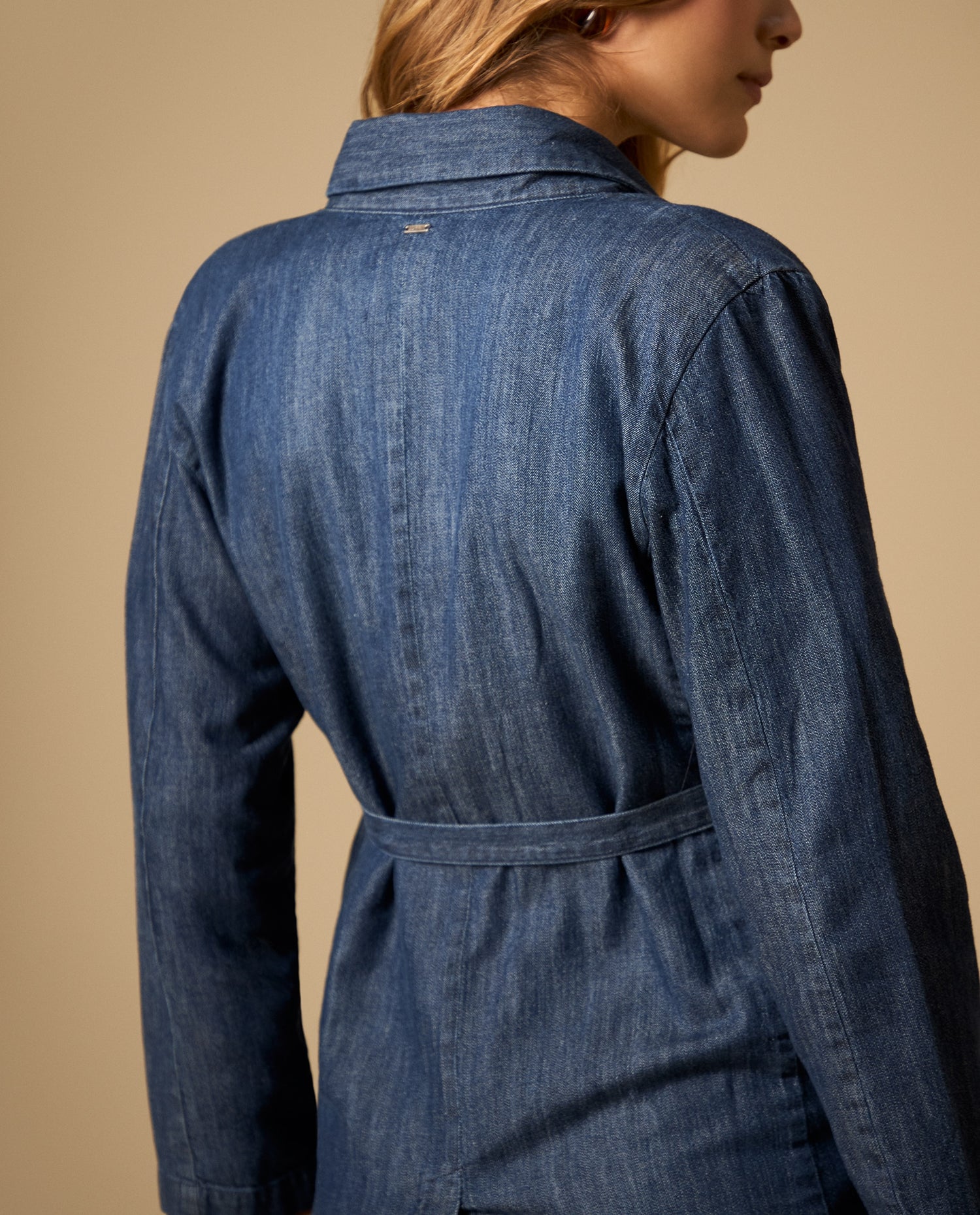 Blazer en denim con cinturón - Azul