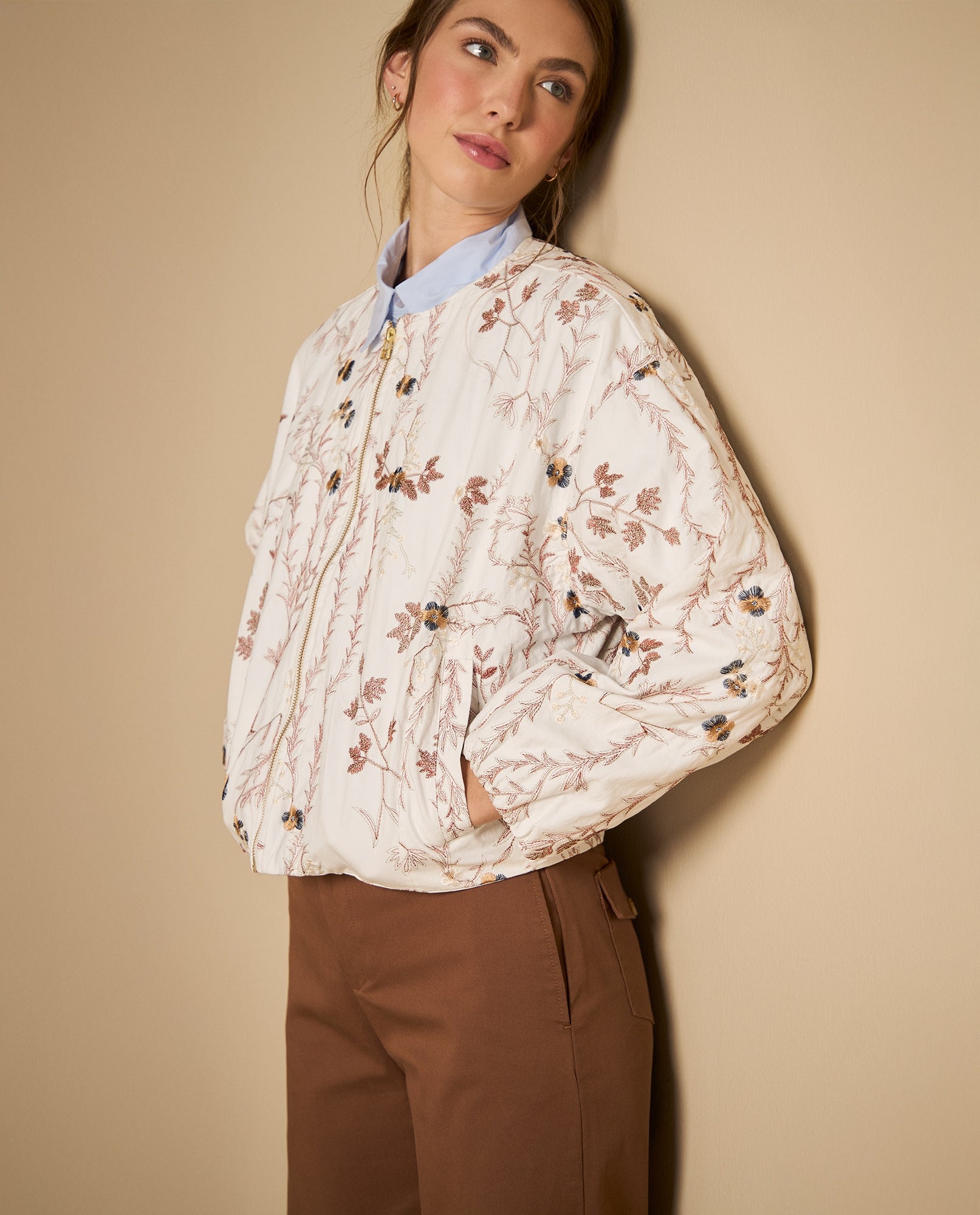 Chaqueta bomber bordada silueta relajada - Crudo 34_422H006_CRU110602_3