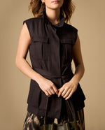 Chaleco tipo trench con bolsillos y cinturón - Gris