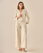 Chaqueta de largo pretinero con cuello de solapa y hombreras para mujer - Crudo