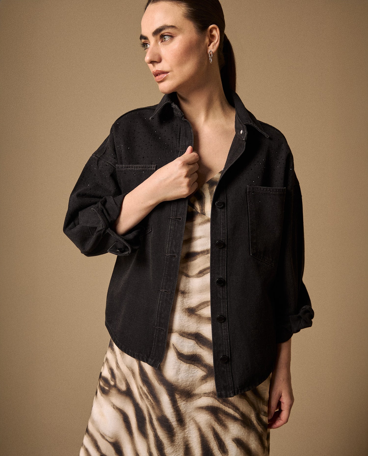 Chaqueta Denim Negro con Micro Brillos - Negro