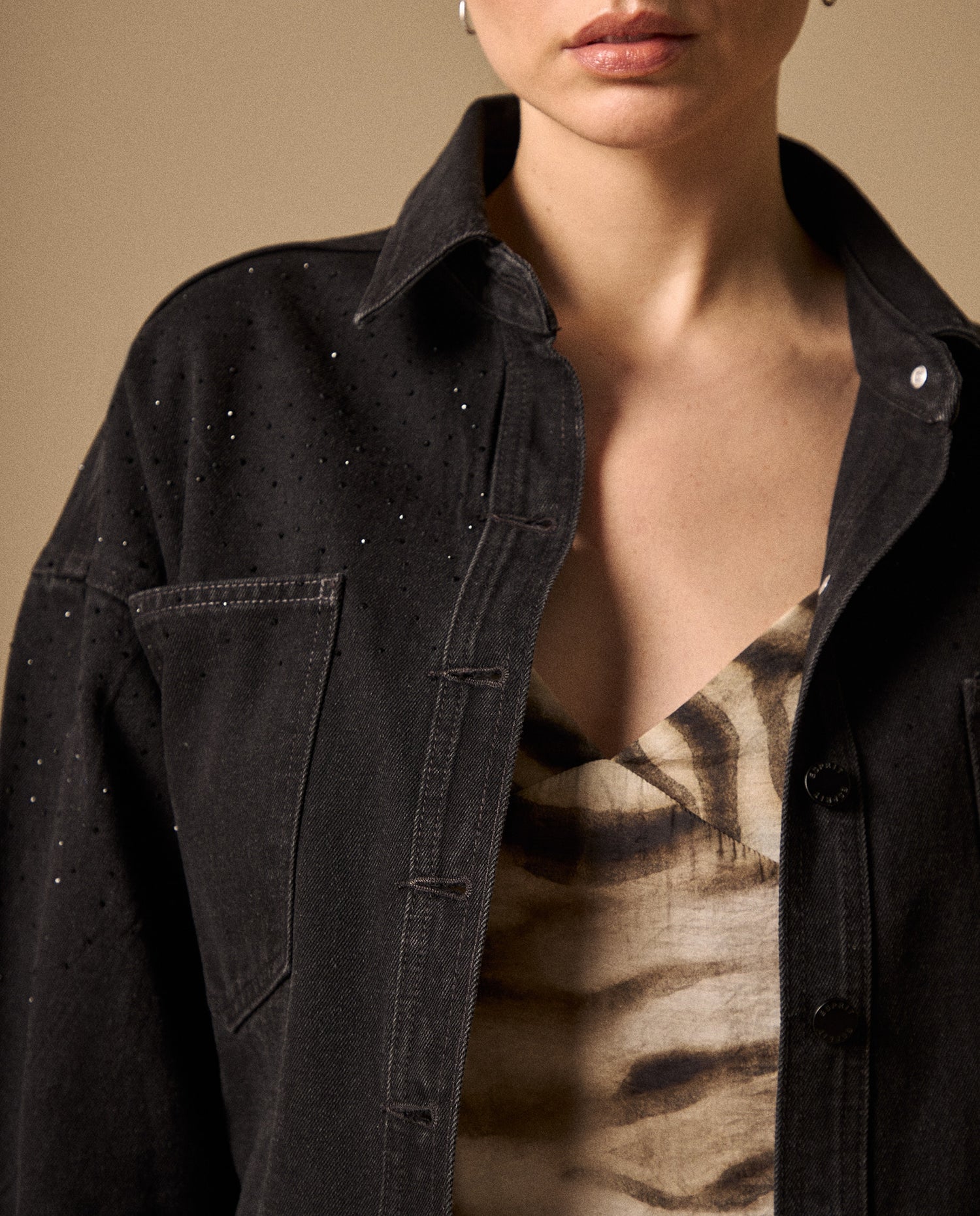 Chaqueta Denim Negro con Micro Brillos - Negro
