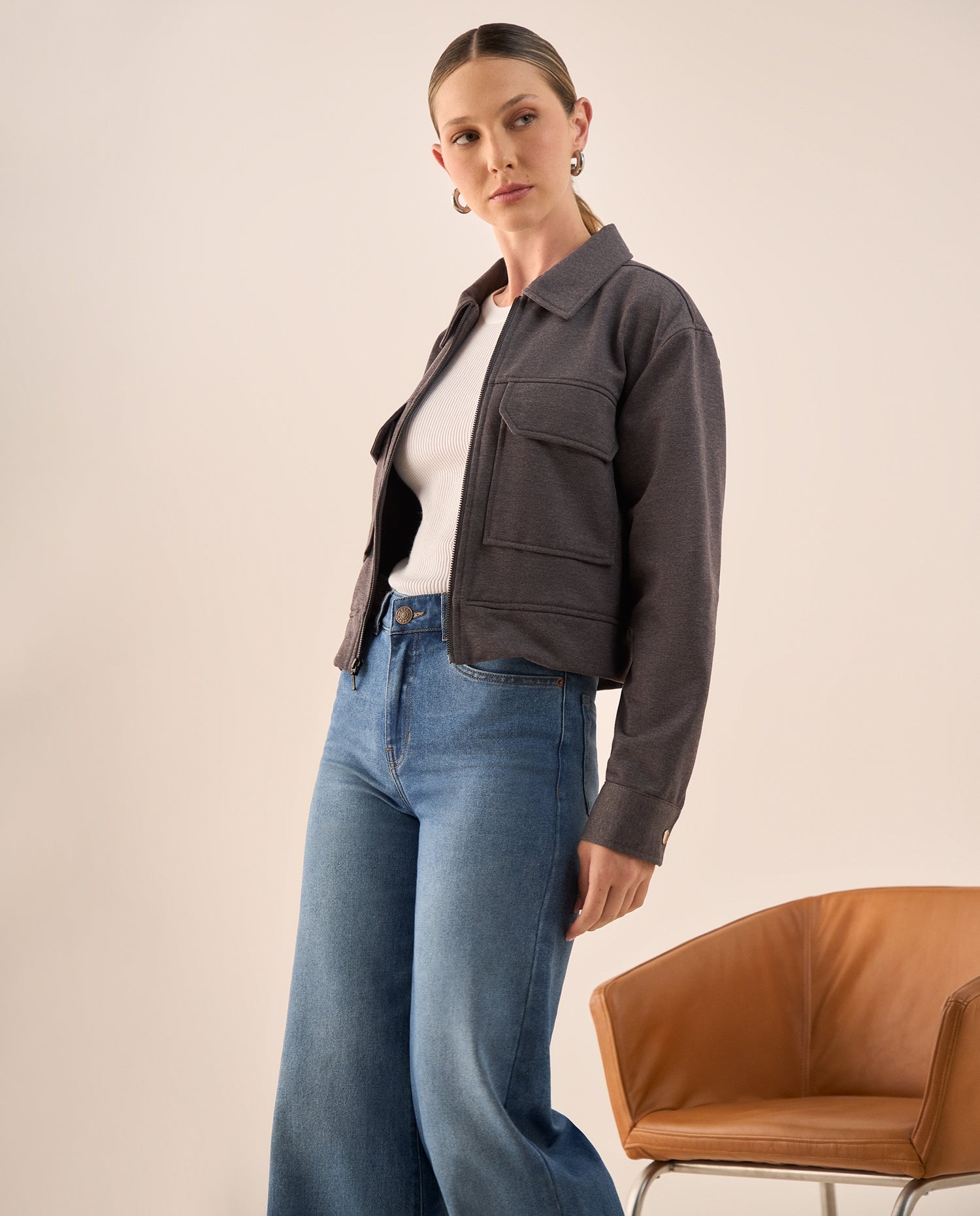 Chaqueta Negra con Cremallera y Bolsillos - Negro