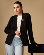 Blazer Negro con Broche Solar Decorativo - Negro