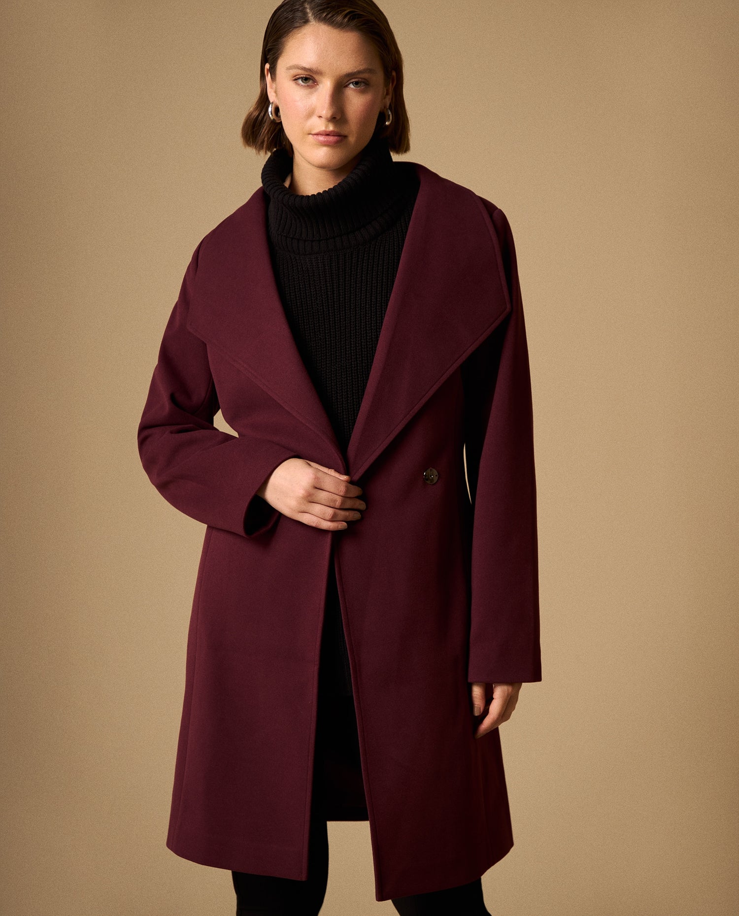 Abrigo Morado Vino con Cinturón Ajustable - Morado