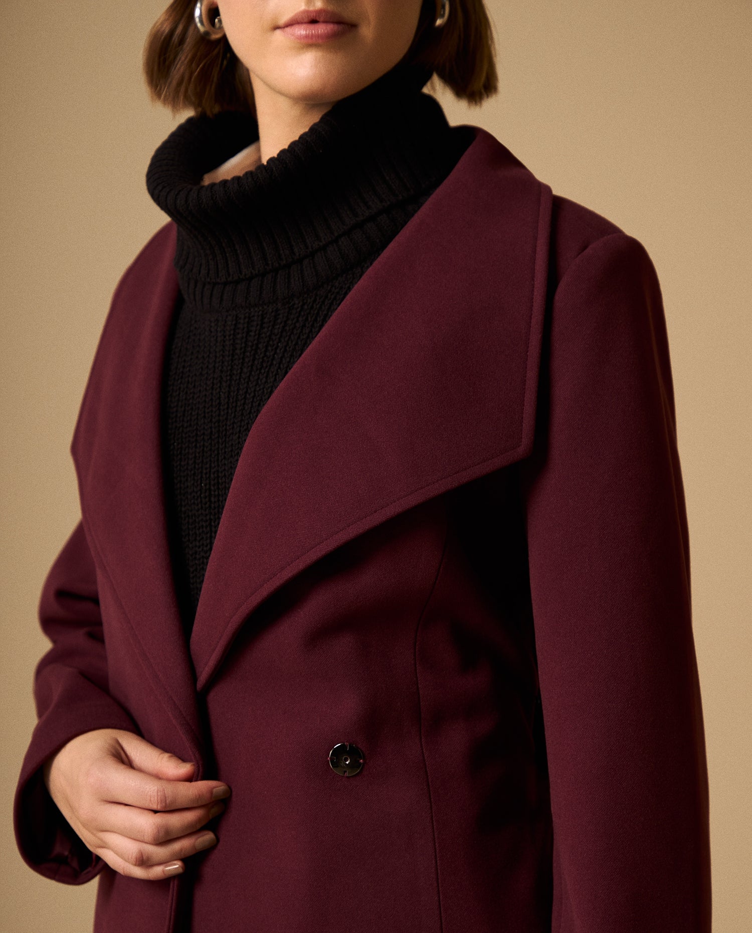 Abrigo Morado Vino con Cinturón Ajustable - Morado