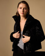 Chaqueta Acolchada Floral con Capucha Negro - Negro