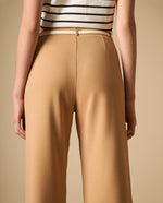 Pantalón largo con pinzas frontales silueta recta - Café