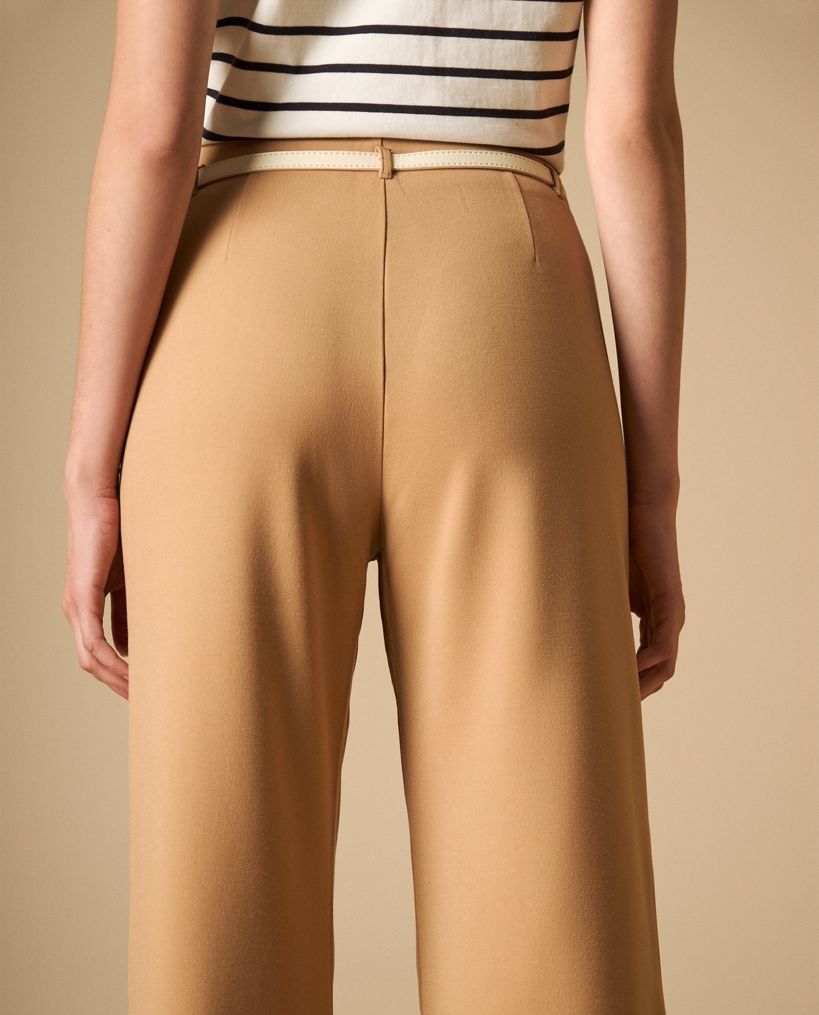 Pantalón largo con pinzas frontales silueta recta - Café 34_431H000_CAF171320_6