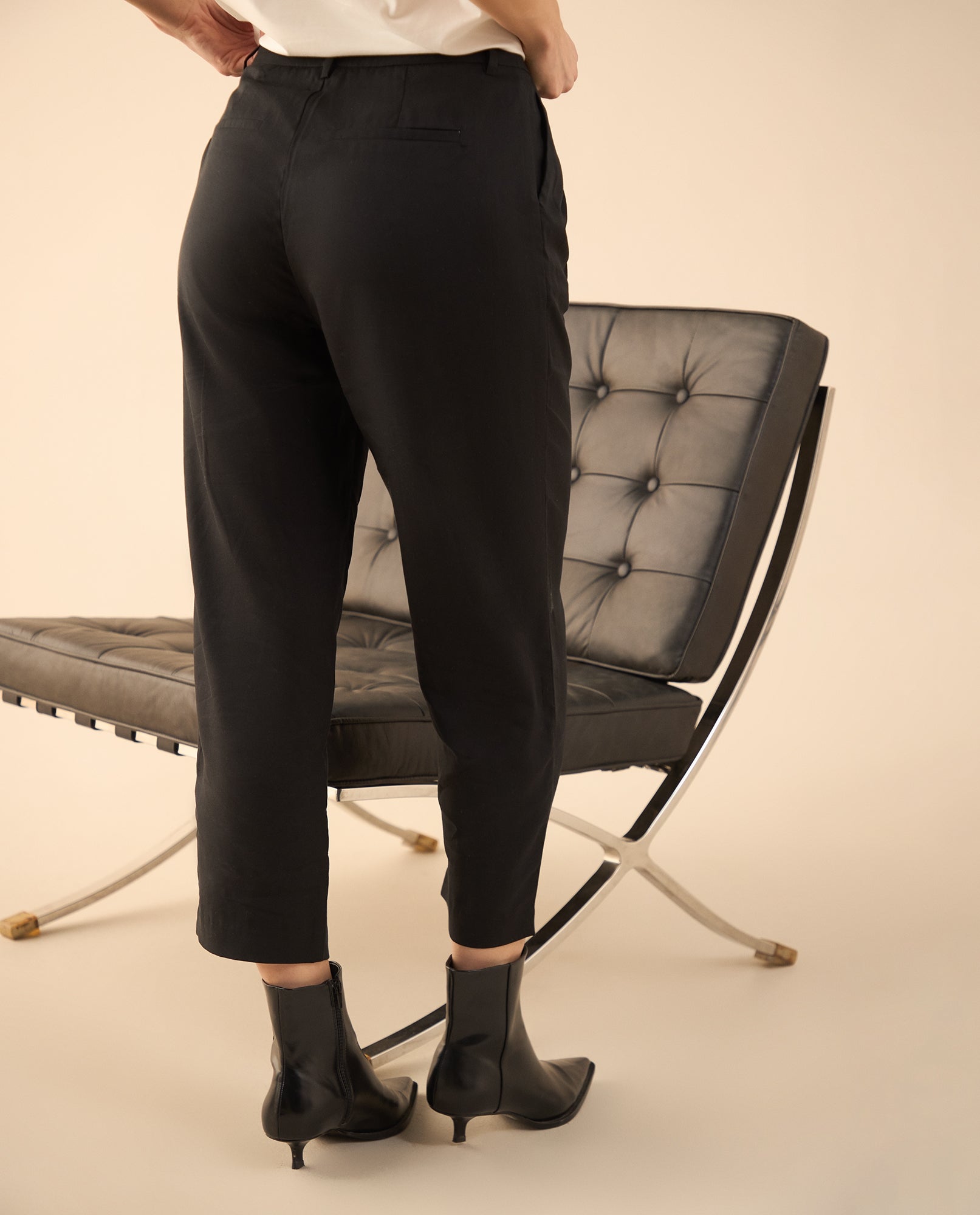 Pantalón de tela fluida para mujer - Negro 34_432G001_NEG190303_4