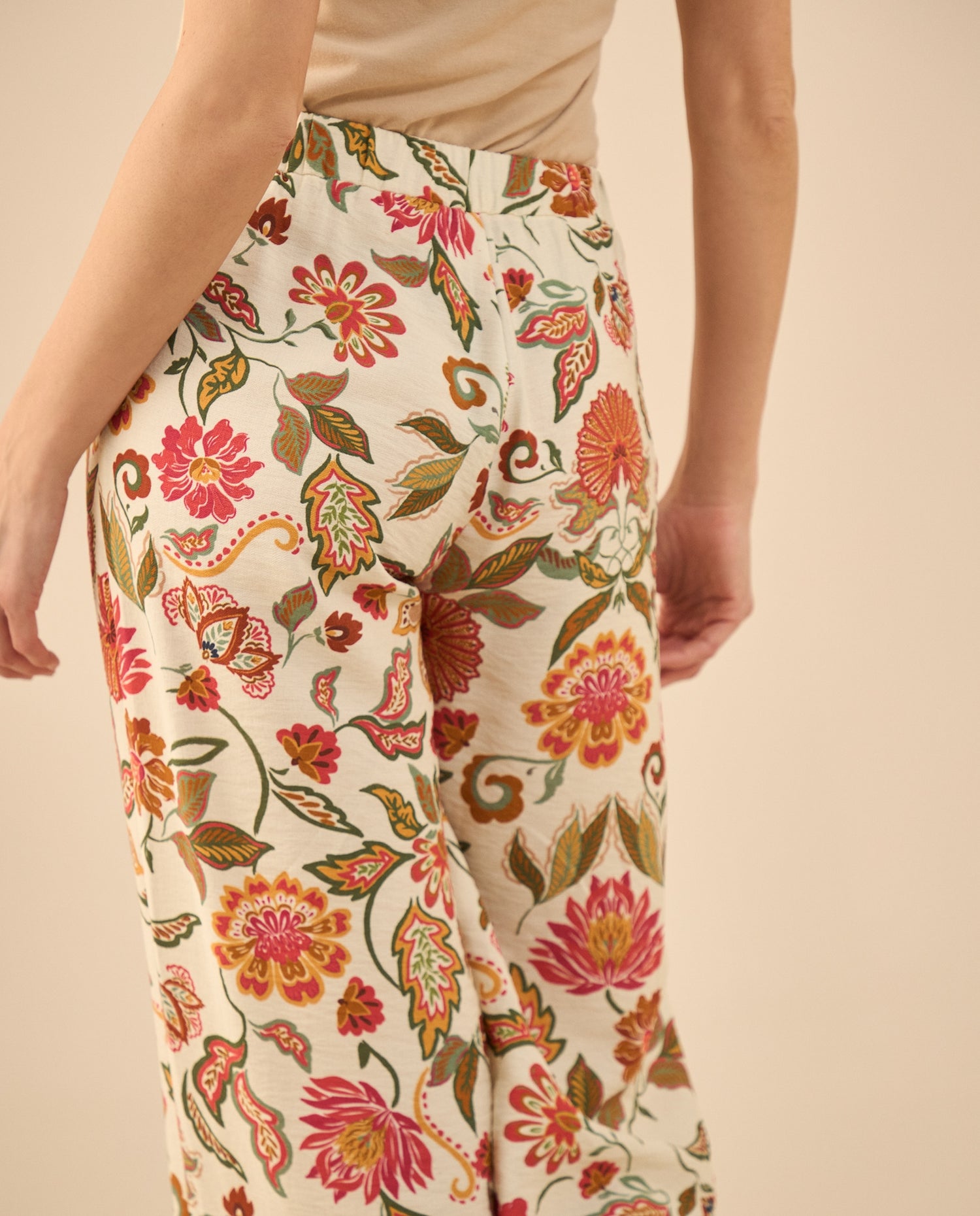 Pantalón con estampado de flores para mujer - Crudo