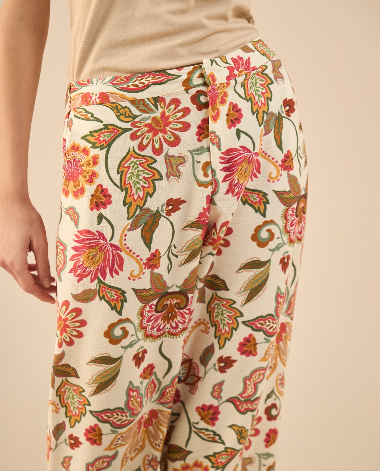 Pantalón con estampado de flores para mujer - Crudo