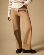 Pantalón straight con ruedo doblado - Café