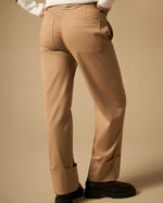 Pantalón straight con ruedo doblado - Café