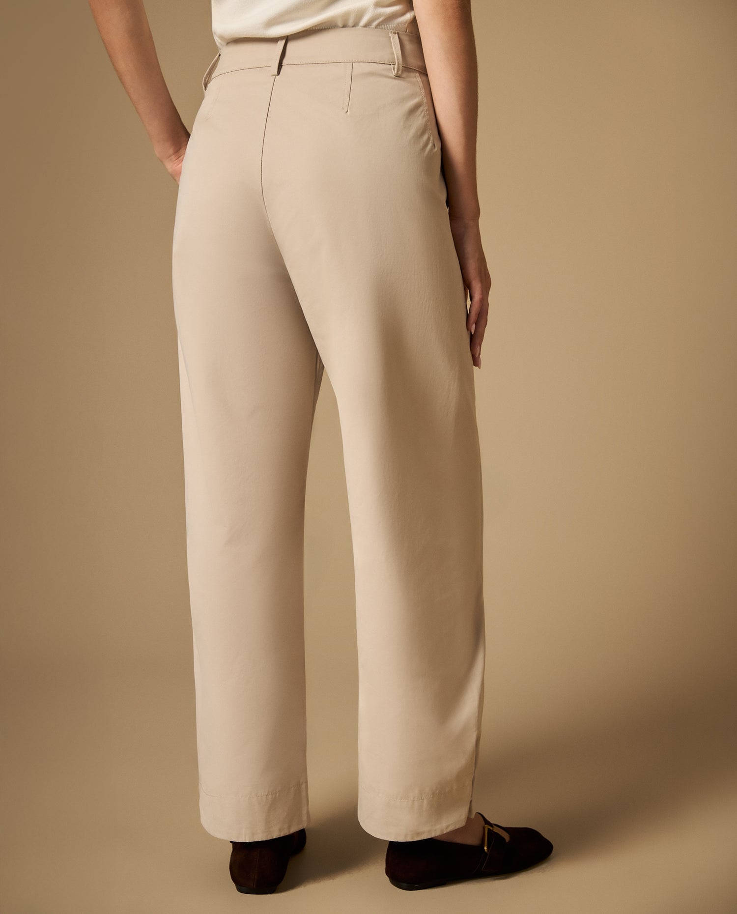Pantalón con pinzas silueta recta tiro medio - Crudo