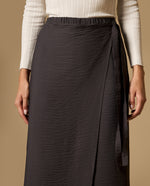 Pantalón tipo pareo con amarre lateral silueta recta - Gris