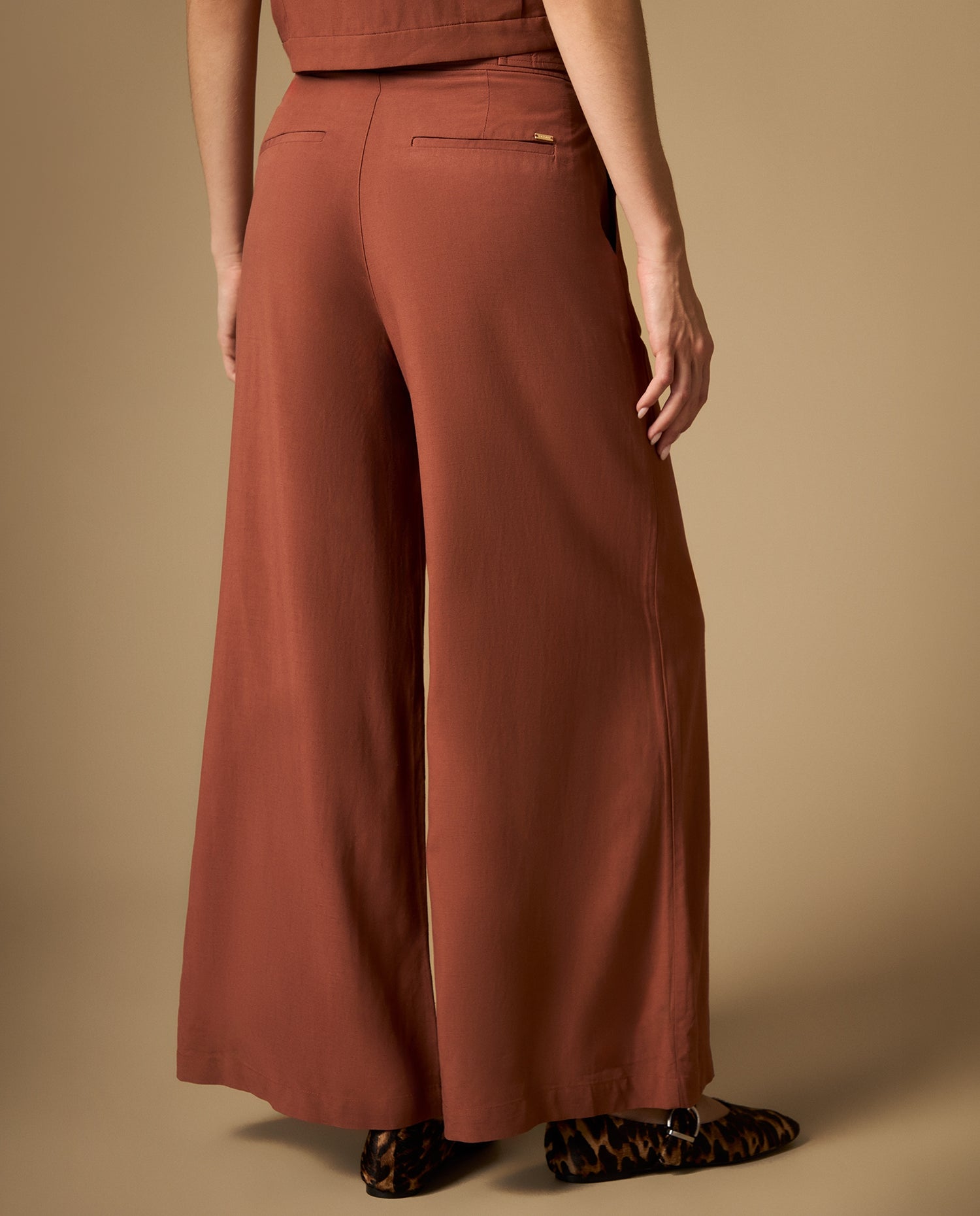 Pantalón culotte de tejido ligero con caída fluida - Cafe