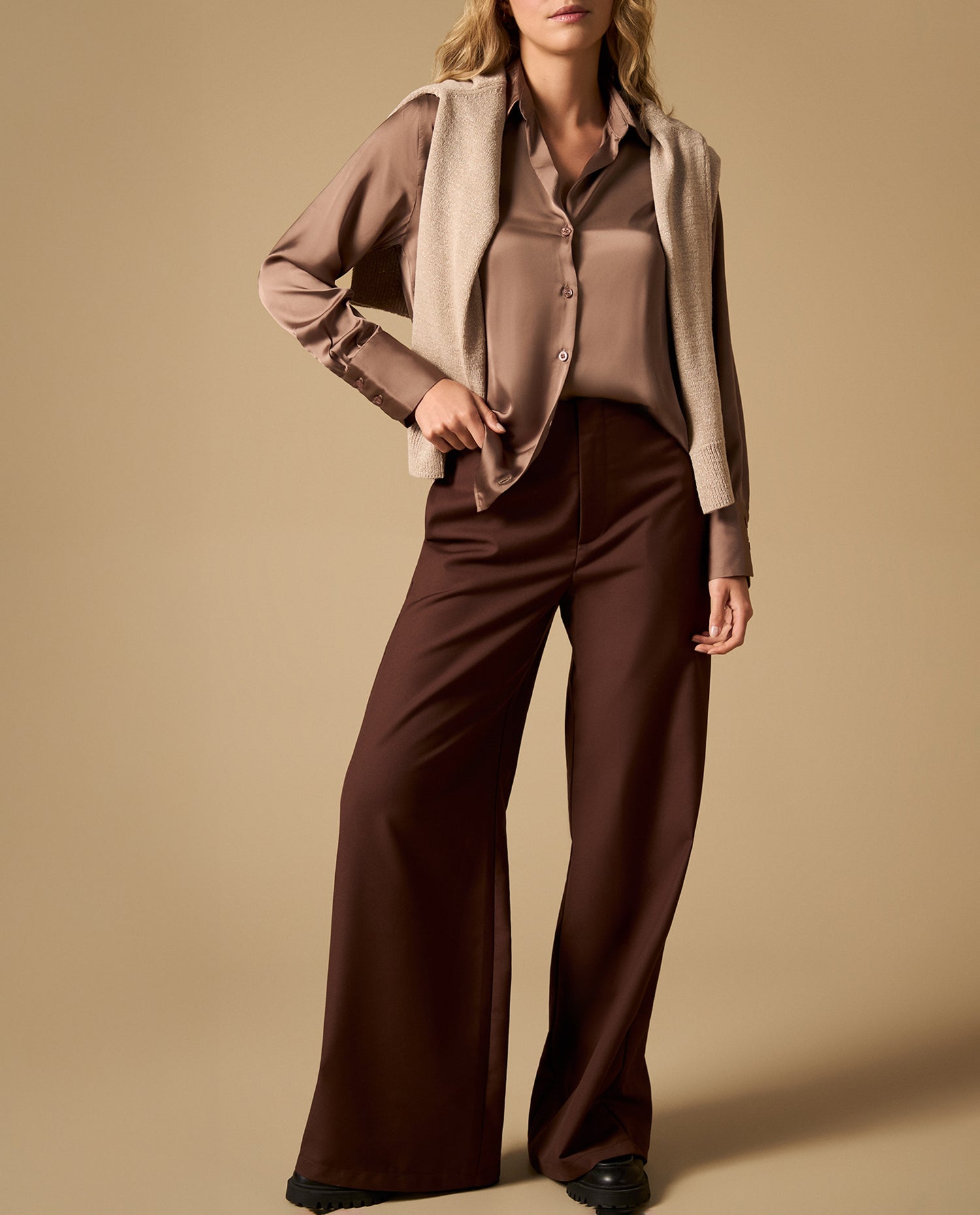 Pantalón culotte con costuras decorativas tiro medio - Café