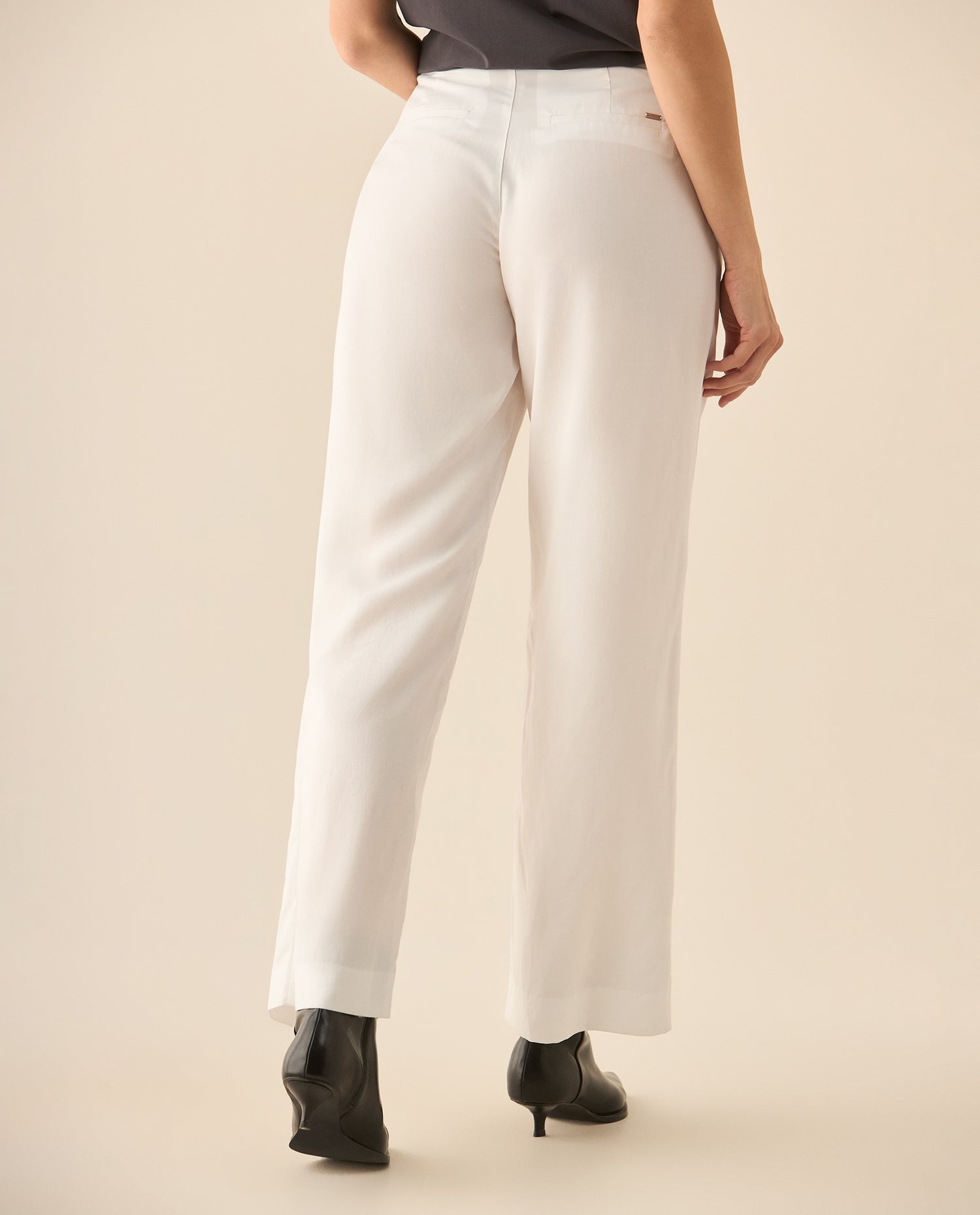 Pantalón bota recta con bolsillos de ribete en posterior para mujer - Blanco