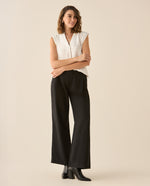 Pantalón bota recta con bolsillos de ribete en posterior para mujer - Negro