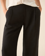 Pantalón bota recta con bolsillos de ribete en posterior para mujer - Negro