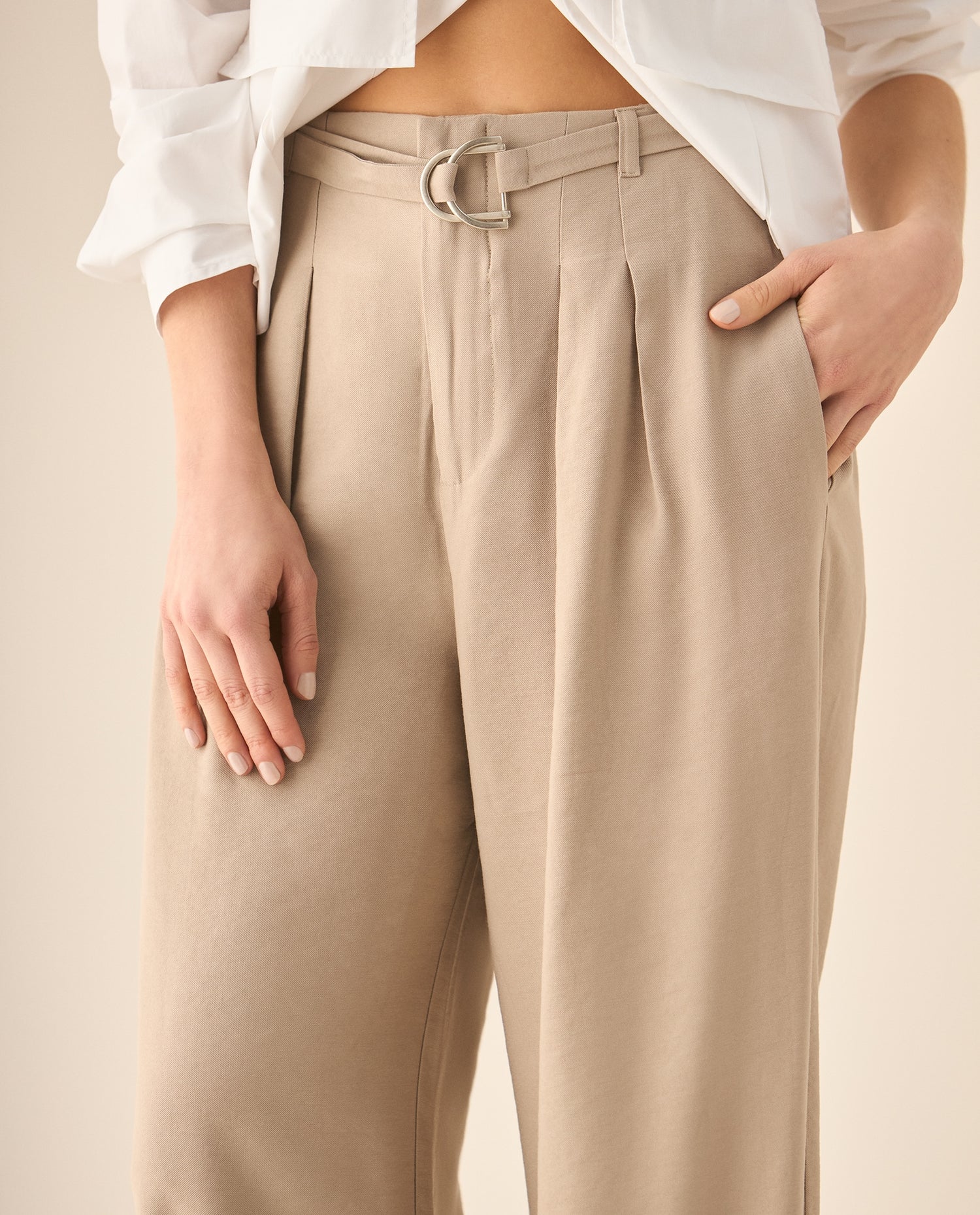 Pantalón de silueta amplia con cinturón para mujer - Gris