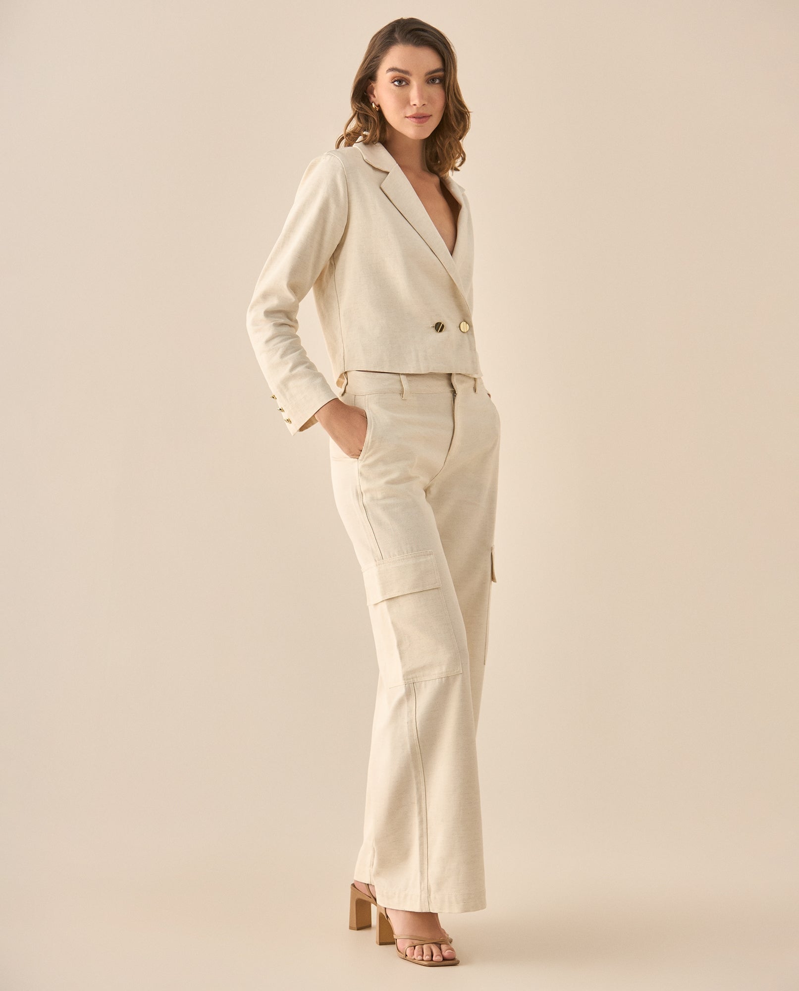 Pantalón tipo cargo para mujer - Crudo 34_433G021_CRU110105_0