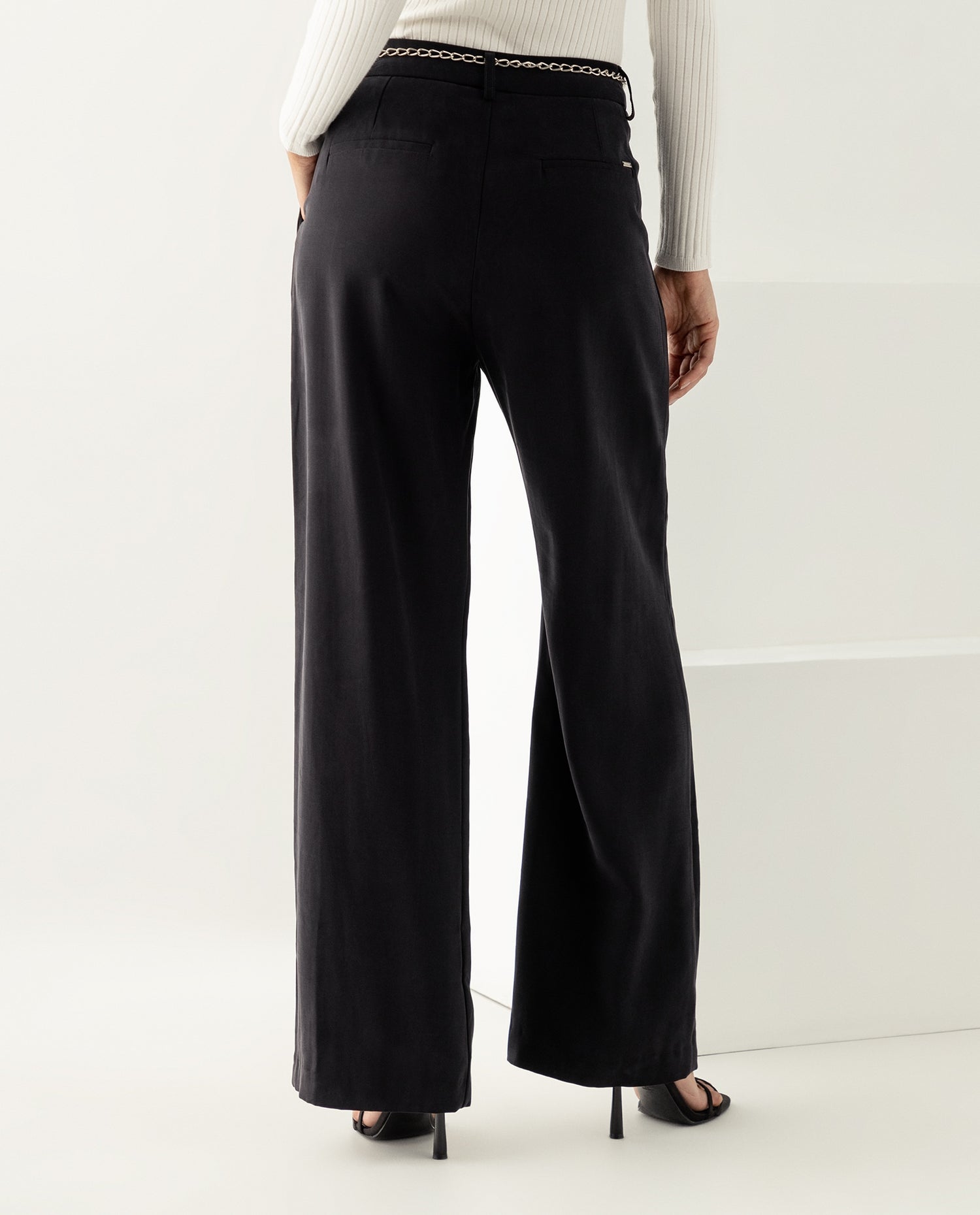 Pantalón con bolsillos laterales para mujer - Negro