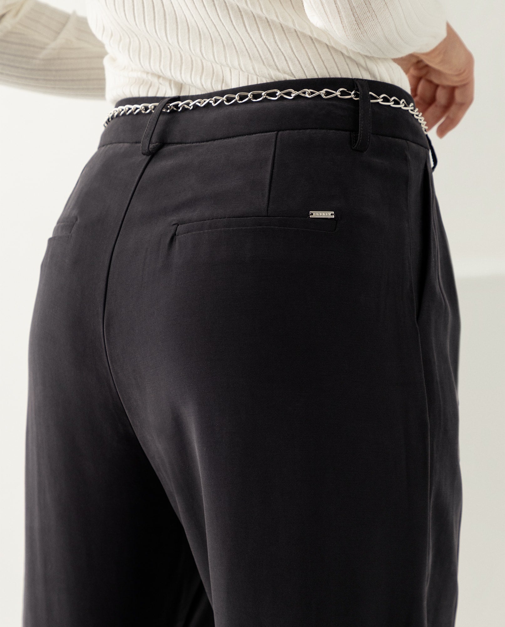 Pantalón con bolsillos laterales para mujer - Negro 34_439E000_NEG193909_5