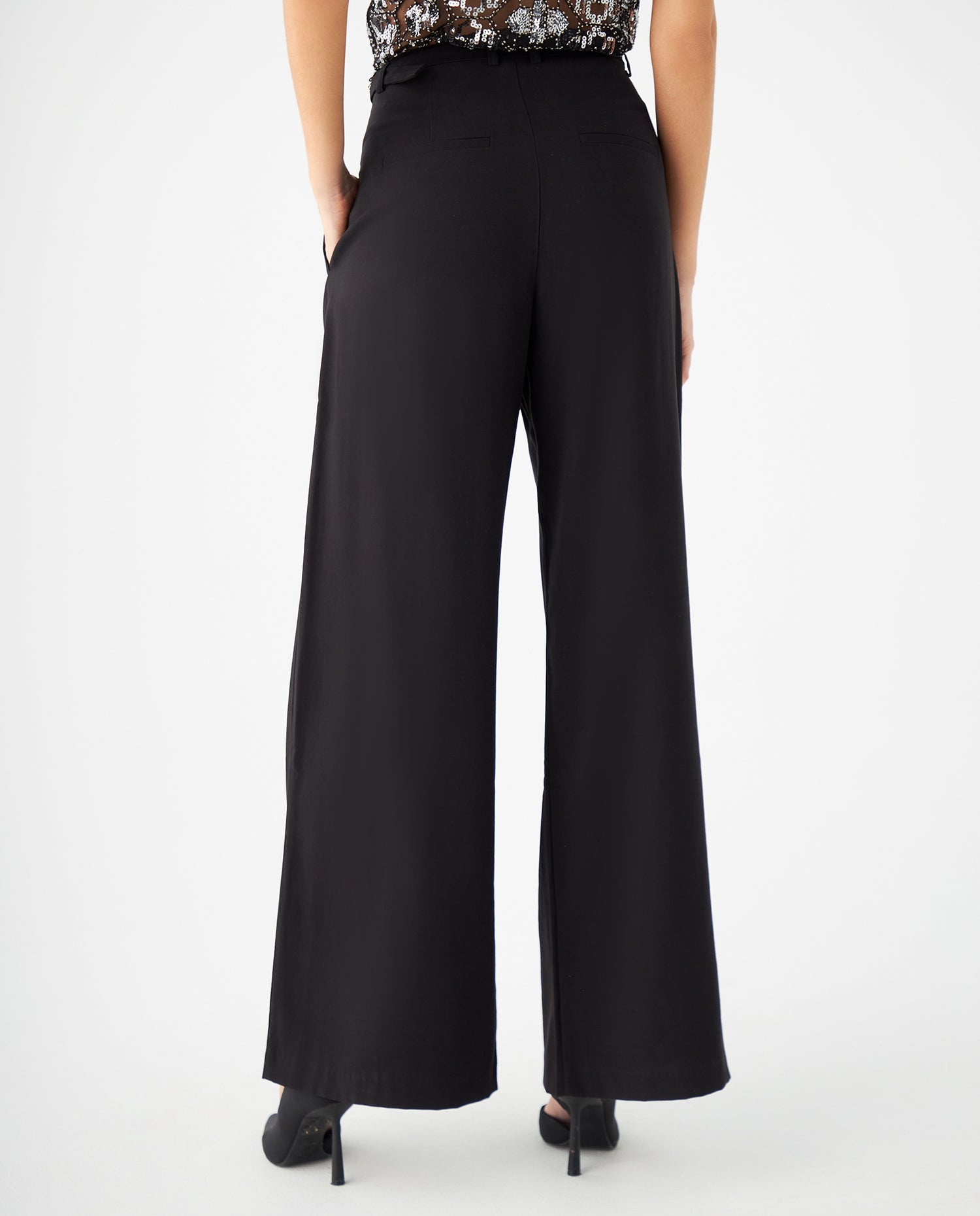 Pantalón con cinturón ajustable para mujer - Negro