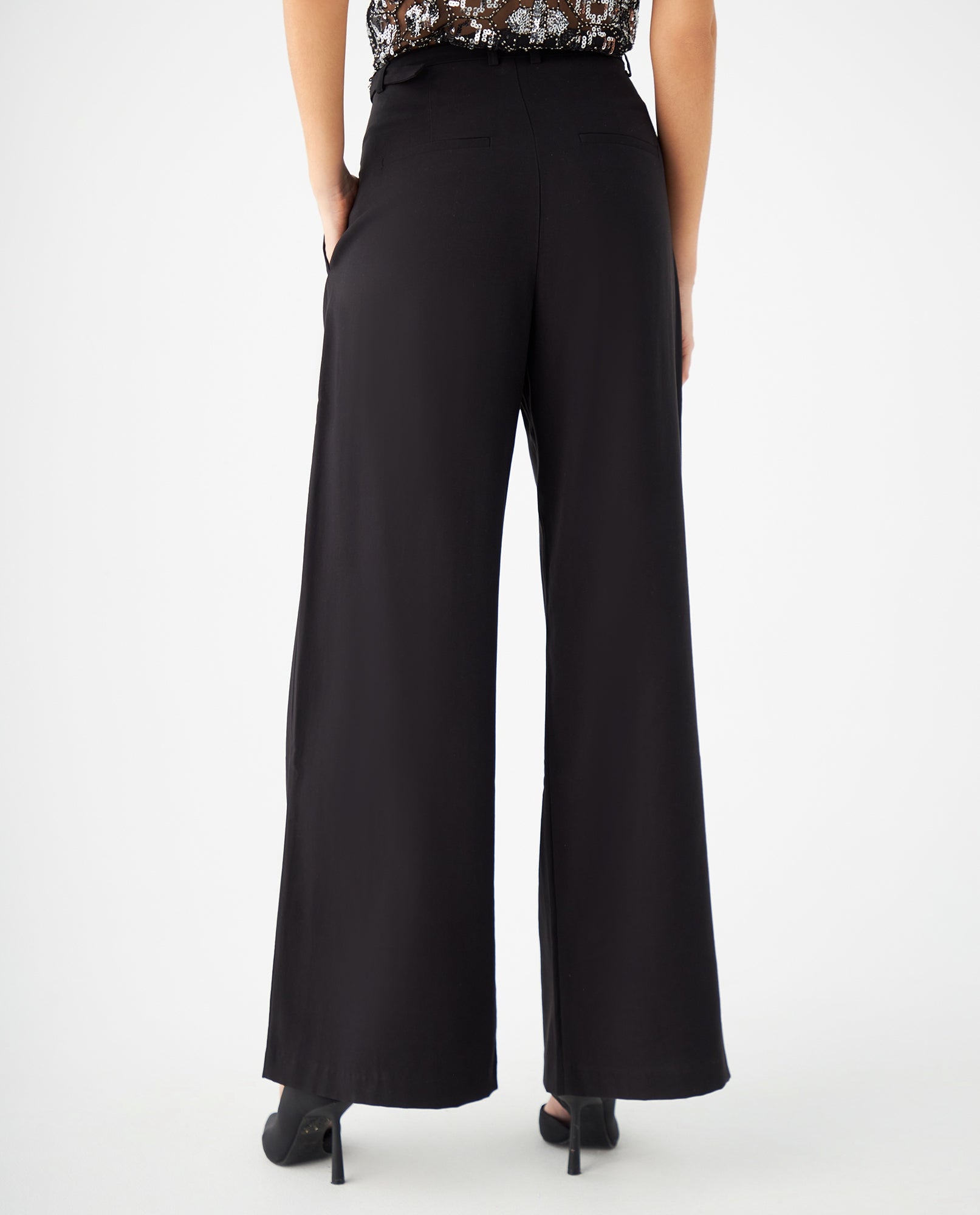 Pantalón con cinturón ajustable para mujer - Negro 34_439F009_NEG190303_4