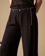 Pantalón Wide Leg con Cadena Dorada - Negro