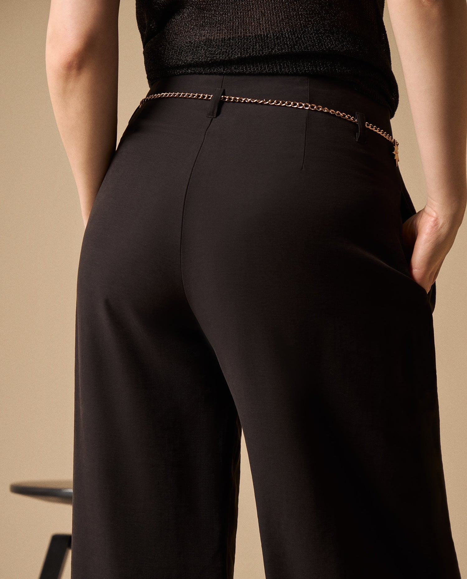 Pantalón Wide Leg con Cadena Dorada - Negro