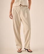 Pantalón Recto Rayas Beige con Detalle Dorado - Beige