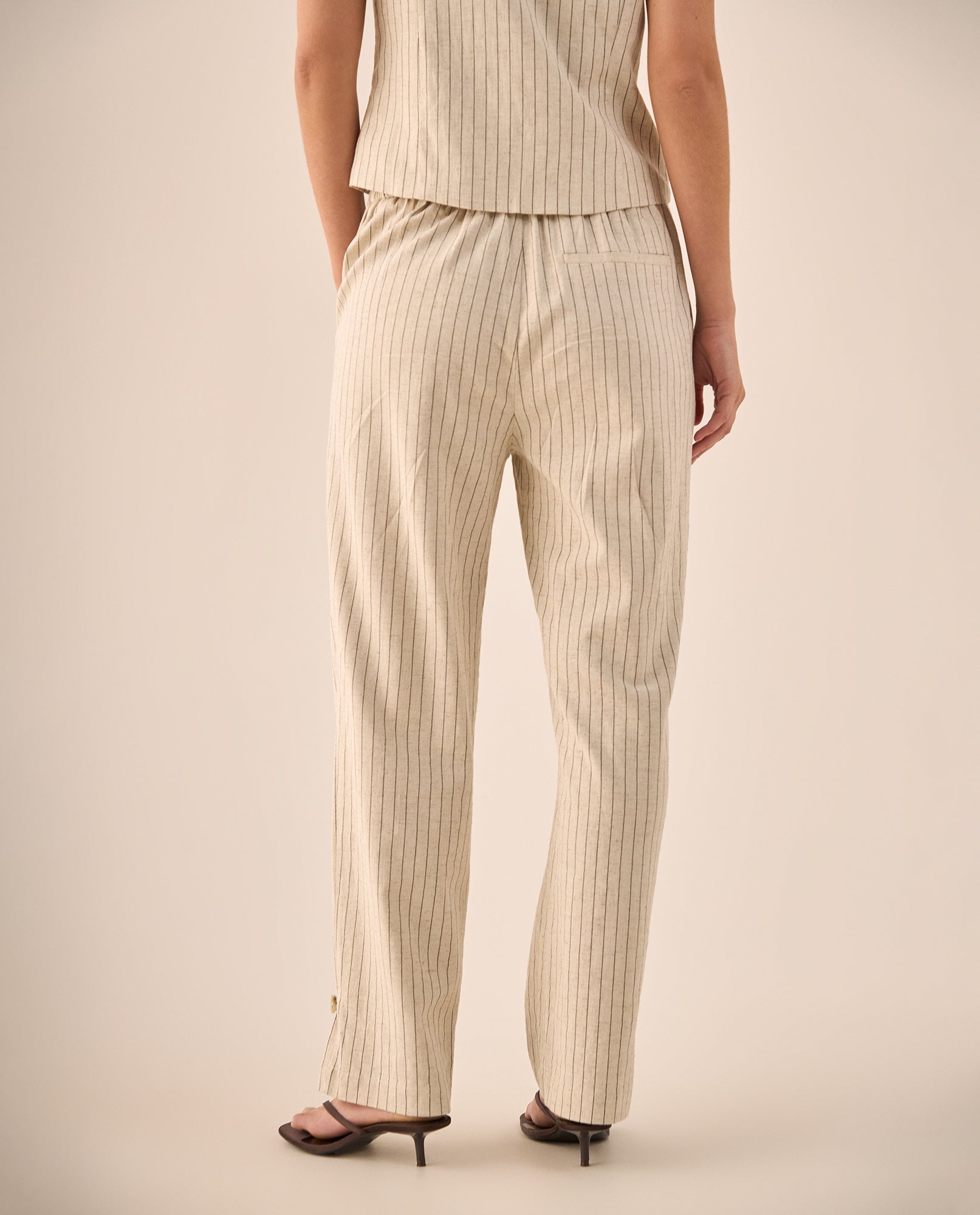 Pantalón Recto Rayas Beige con Detalle Dorado - Beige 34_439G210_BEI151304_6