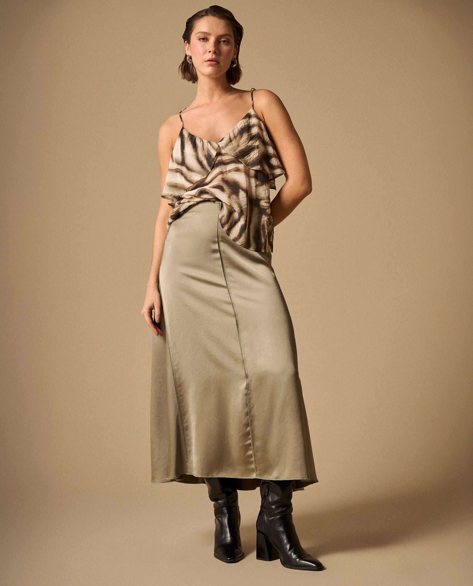 Falda Larga Gris con Acabado Satinado - Gris 34_449G001_GRI170205_0