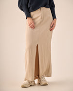 Falda Larga Beige con Abertura Frontal - Beige