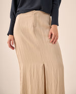 Falda Larga Beige con Abertura Frontal - Beige