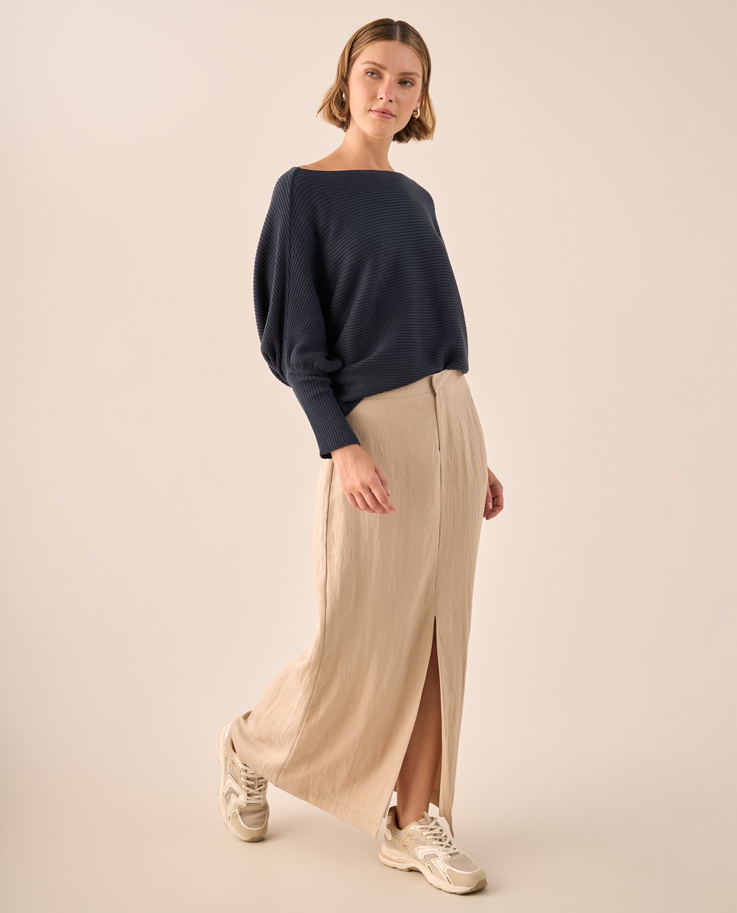 Falda Larga Beige con Abertura Frontal - Beige