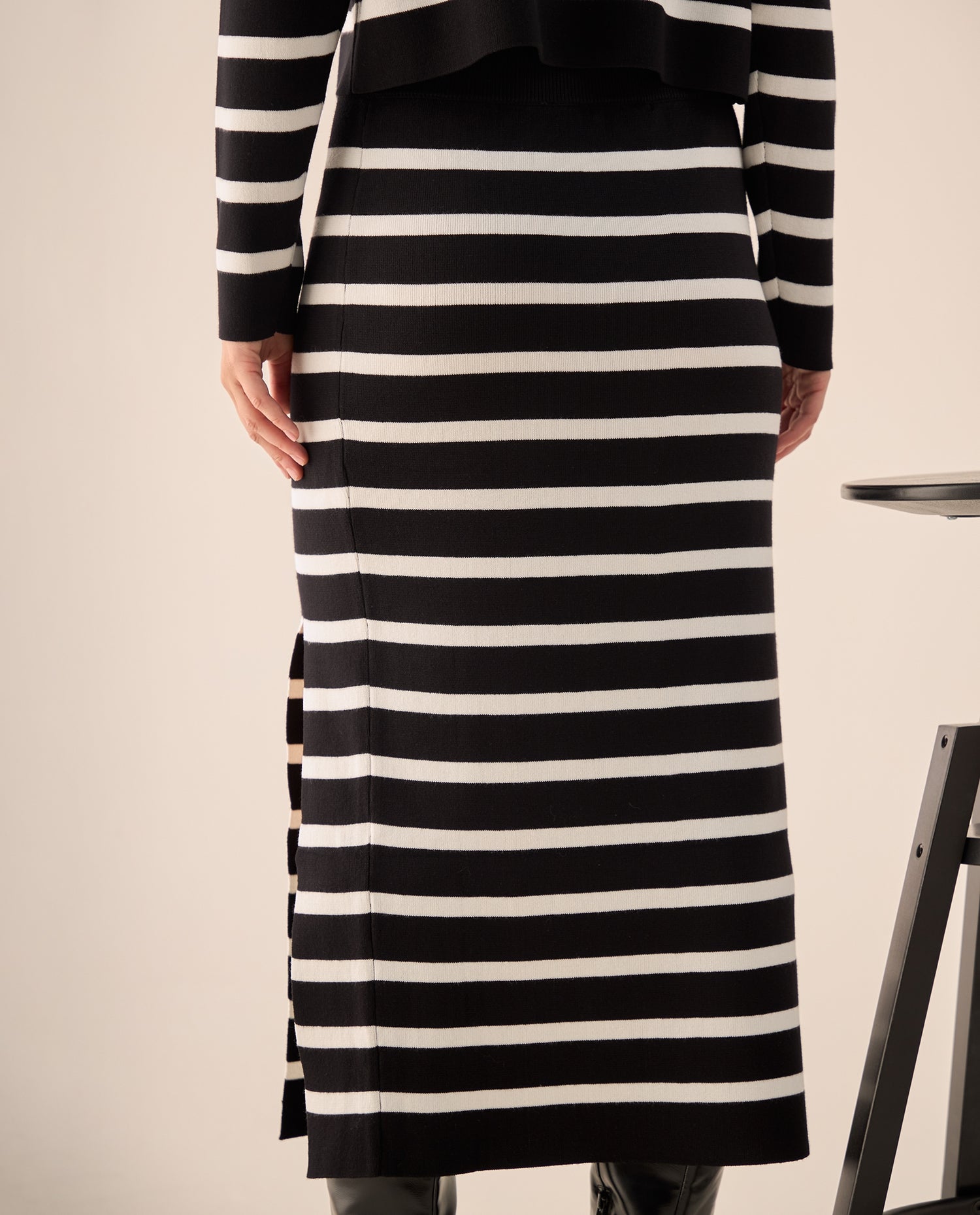 Falda Midi Tejida Rayas Negro y Blanco - Negro