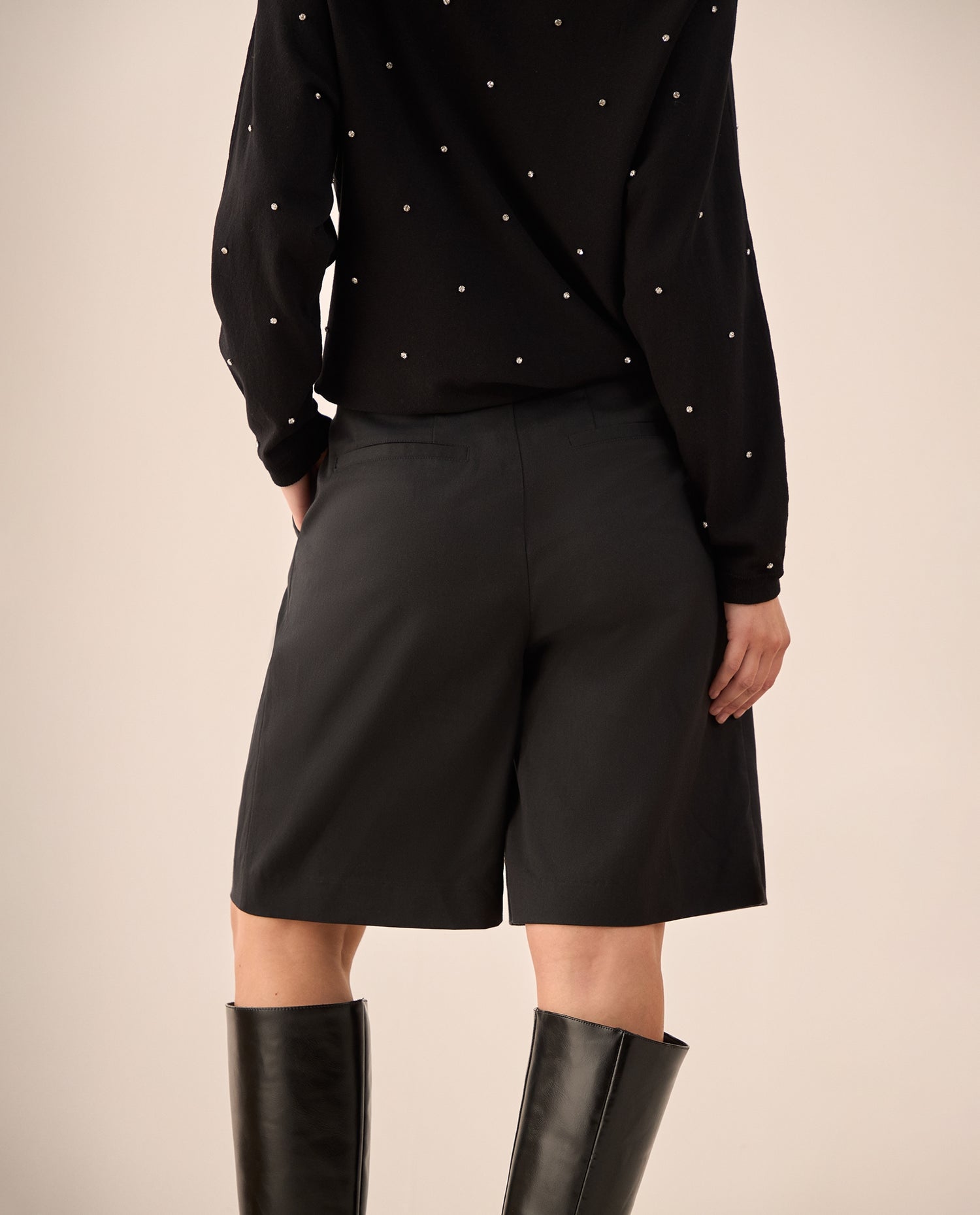 Shorts Negros Cintura Alta con Pliegues - Negro