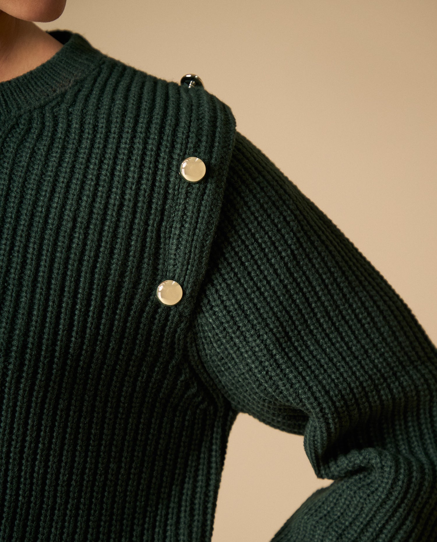 Suéter tejido con botones en hombros y textura acanalada - Verde